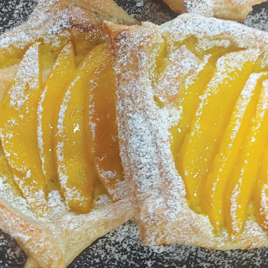 mango-puff-pastry-550